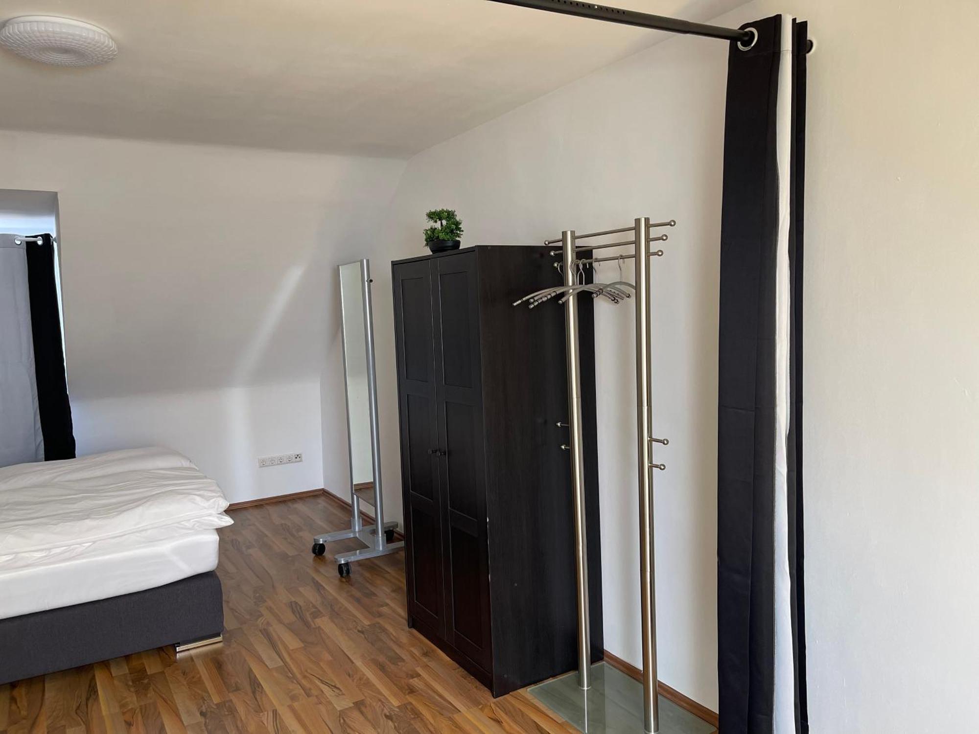 Homestay Geraeumiges Komfort-schlafzimmer Im Zentrum Von Kassel