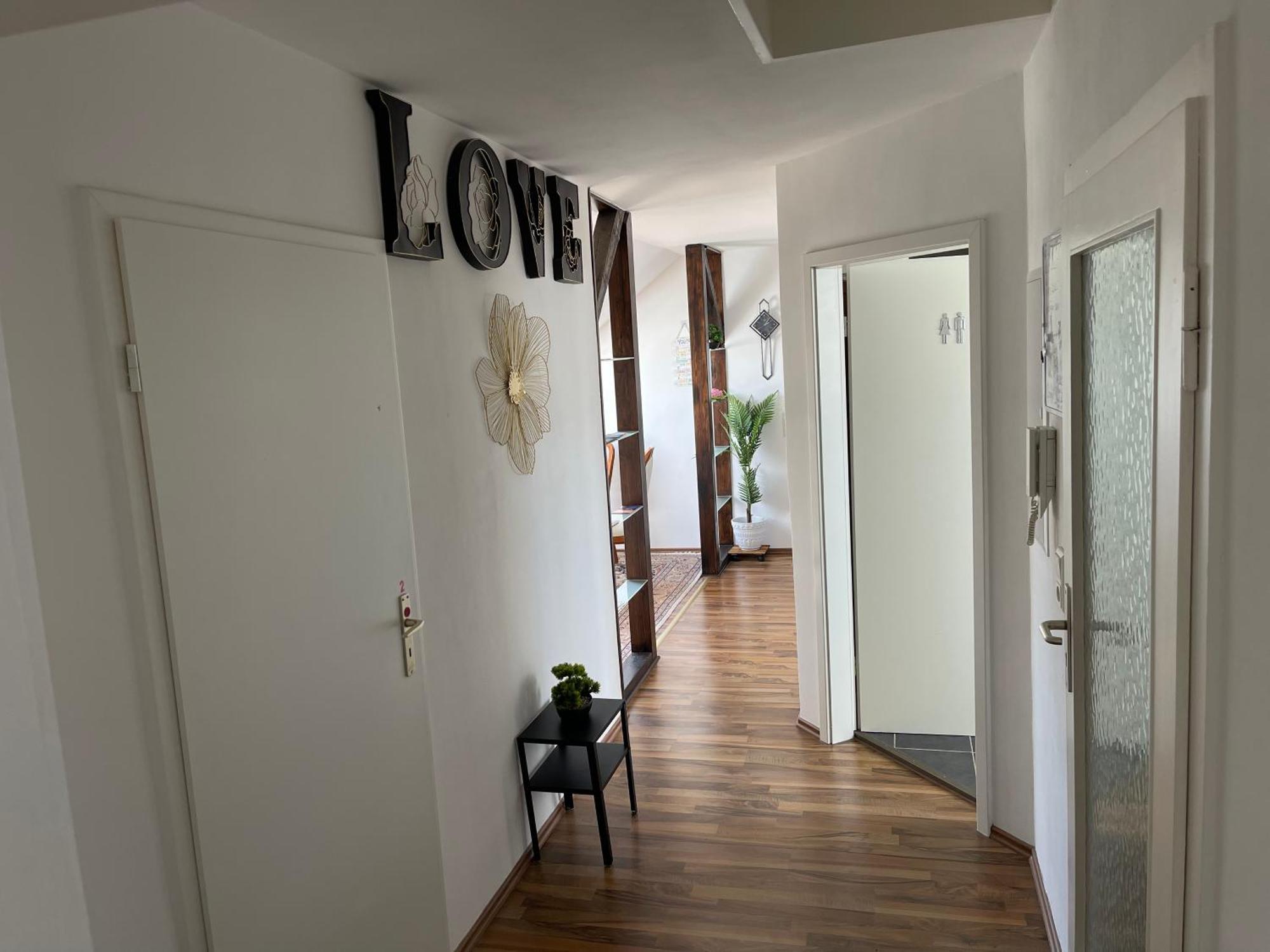 Homestay Geraeumiges Komfort-schlafzimmer Im Zentrum Von *