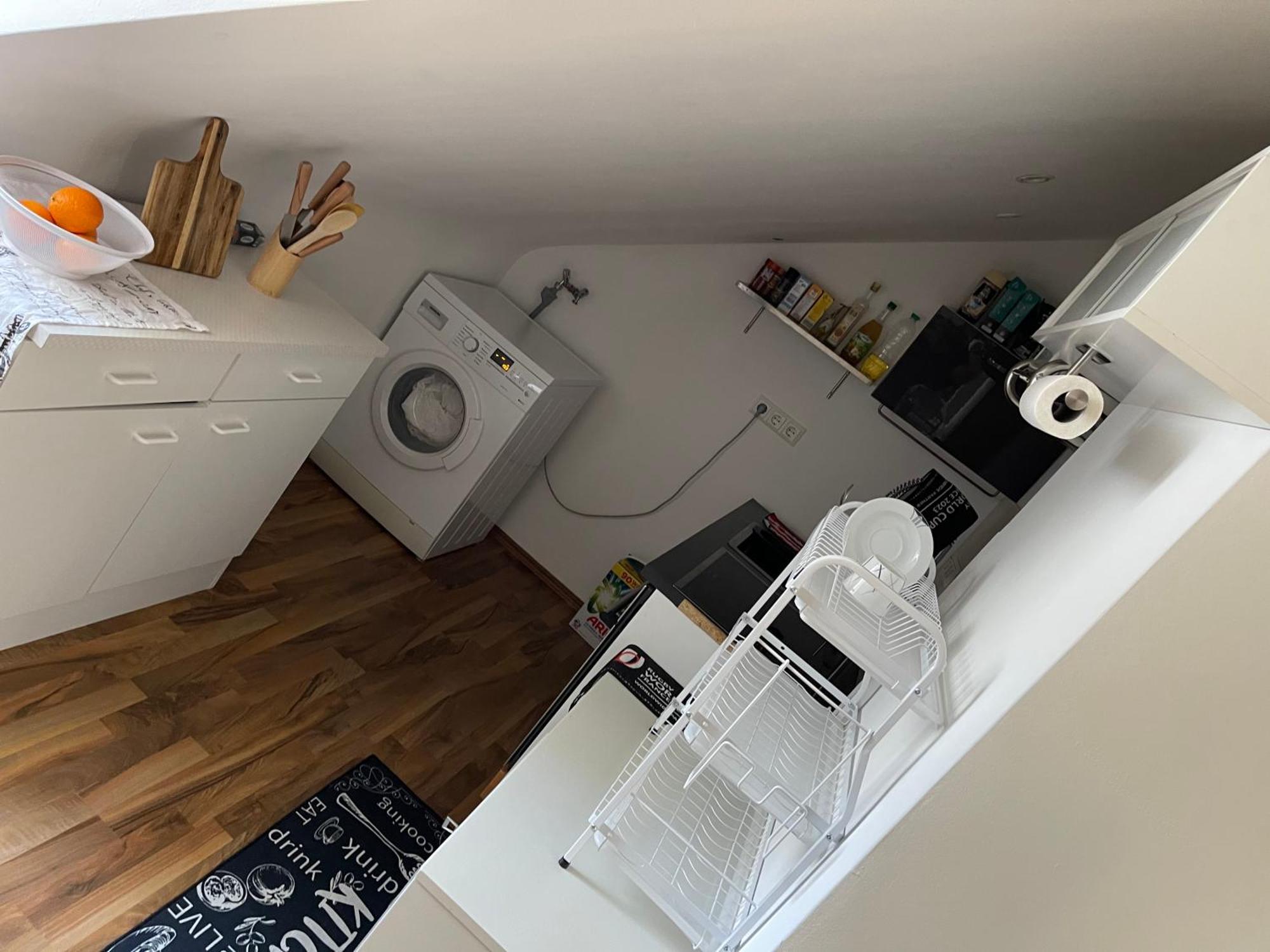 Geraeumiges Komfort-schlafzimmer Im Zentrum Von Homestay Kassel